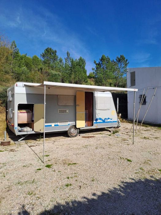 Quem boas férias quer passar há que uma caravana comprar...