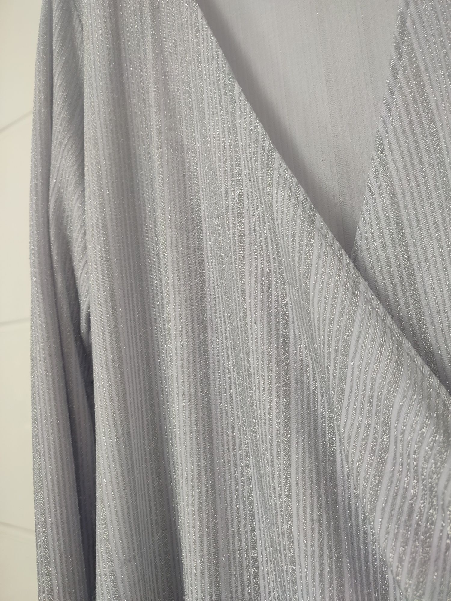 Elegancka sukienka szara popielata ze świecą nicią rozmiar 3XL H&M