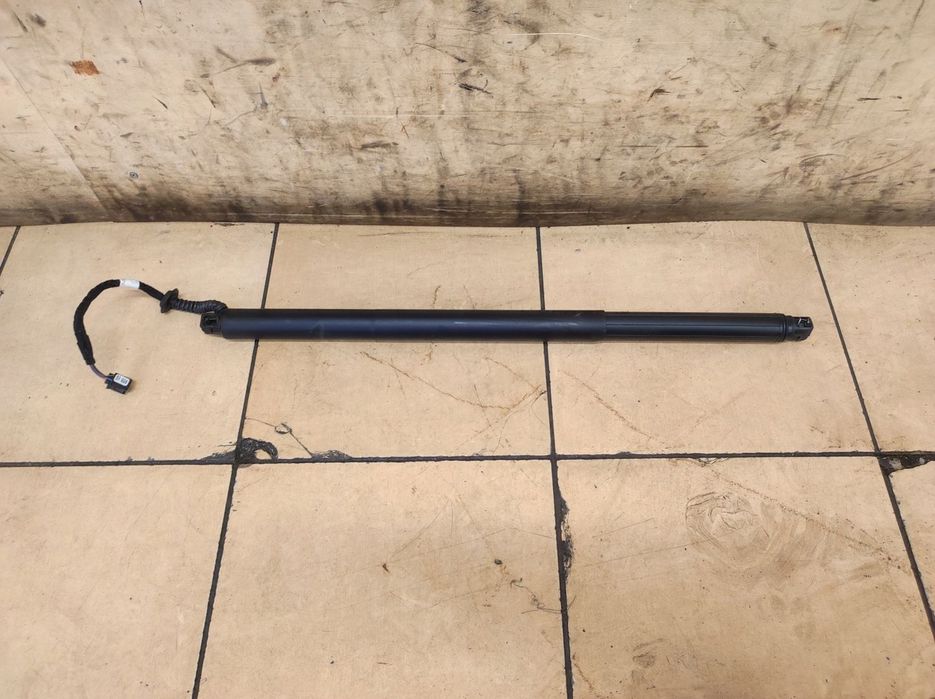 Siłownik teleskop elektryczny klapy bagażnika lewy Superb III 3 kombi