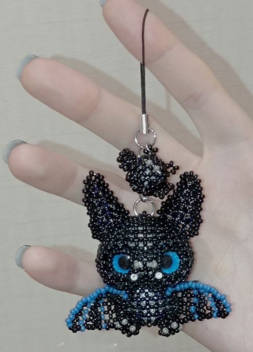 брелок з двома кажанами з бісеру