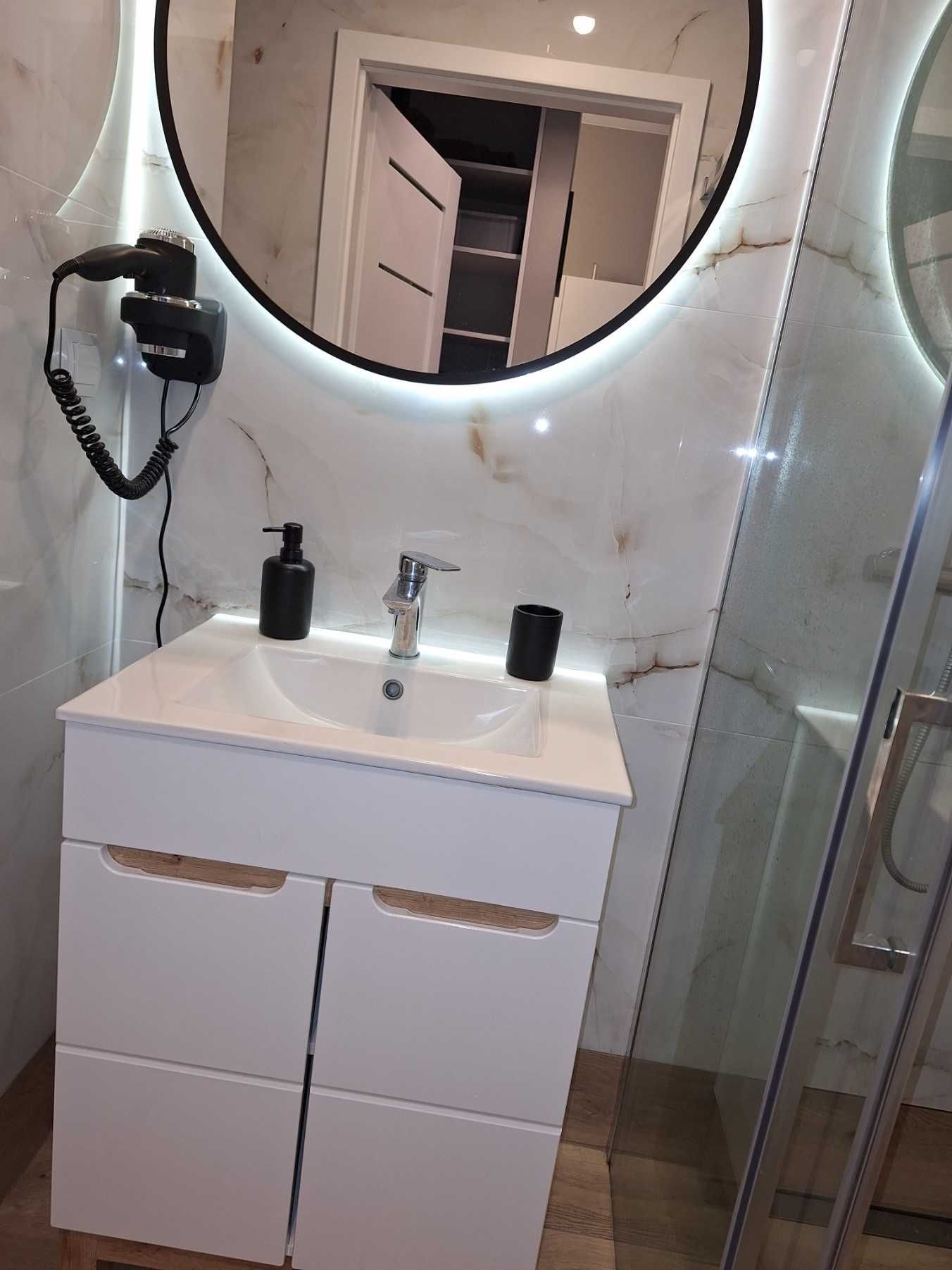 Dwupokojowy apartament z tarasem 100 metrów od morza   darmowy parking