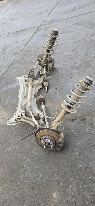 Zwrotnica zaciski Mcperson Toyota Yaris II 1,3