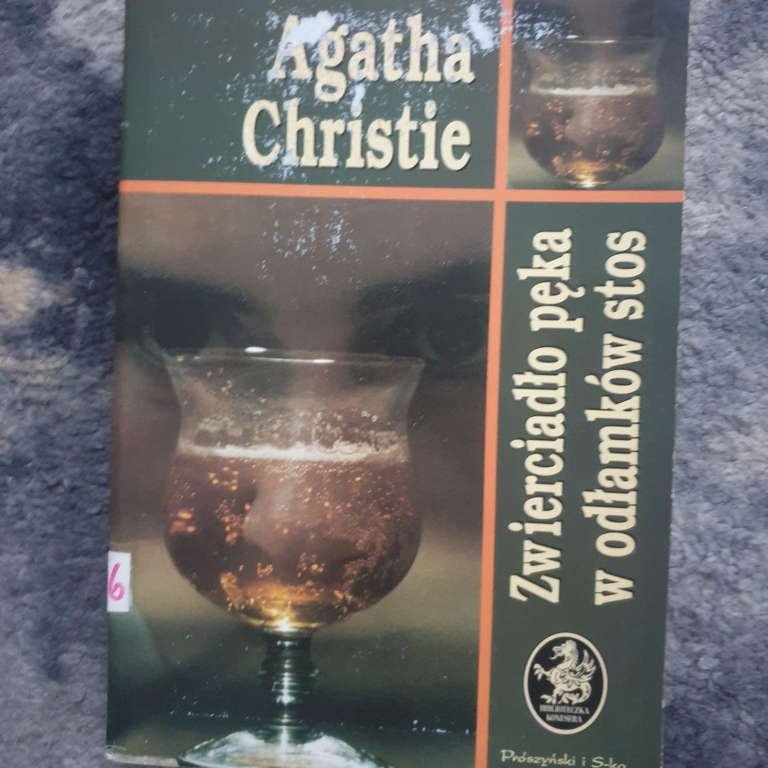 Ksiazka Agatha Christie zwierciadło pęka w odłamkow stos