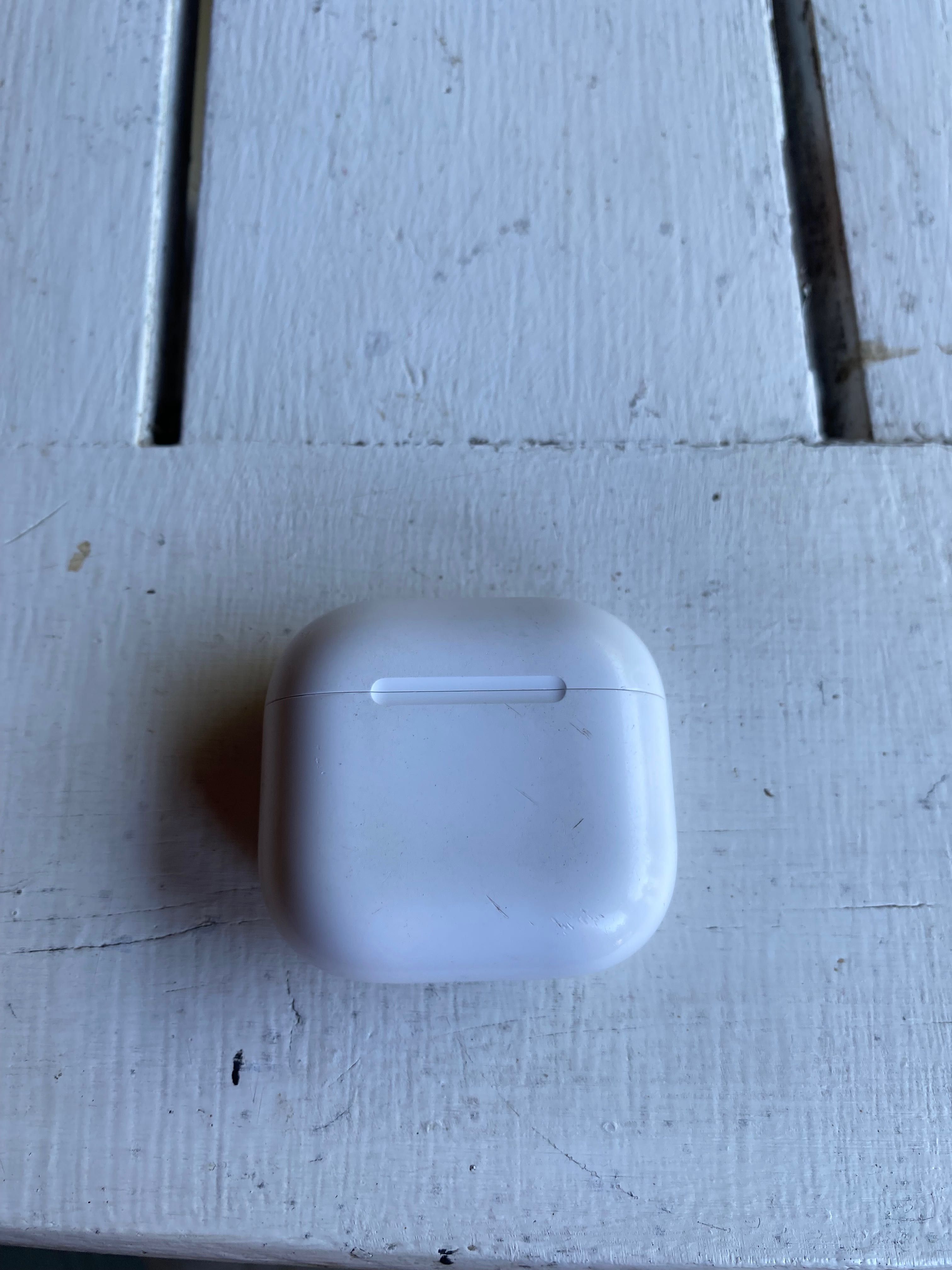 Słuchawki AirPods W dobrym stanie