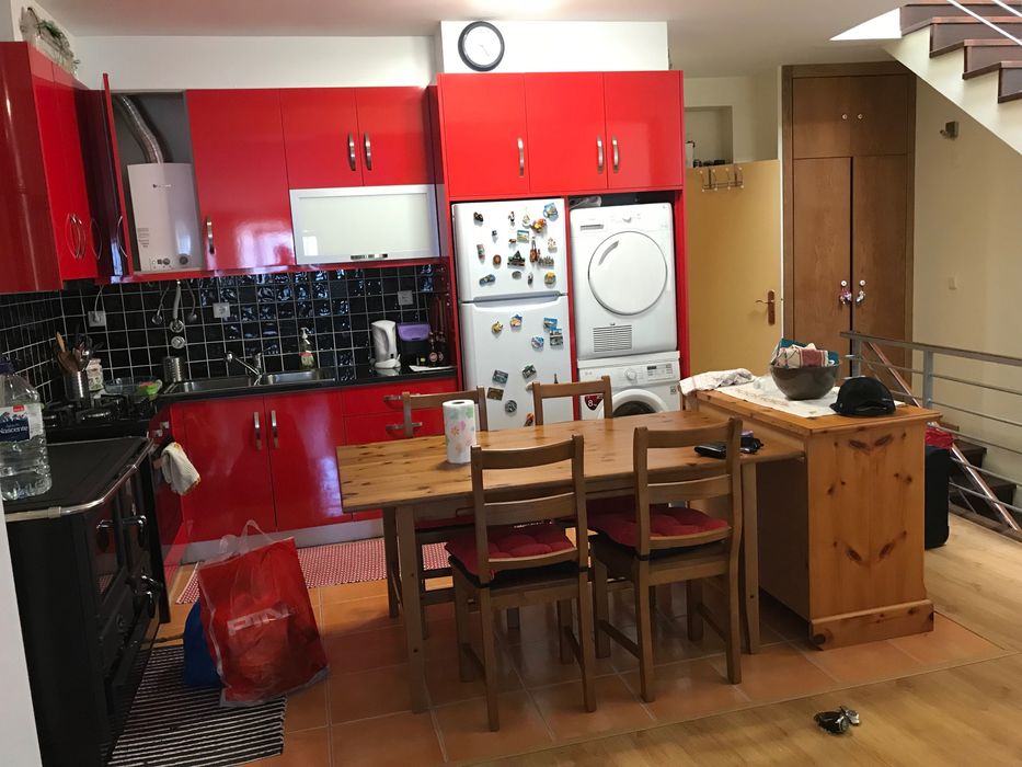 casa com t2 e um piso para  possível t1,  para permuta