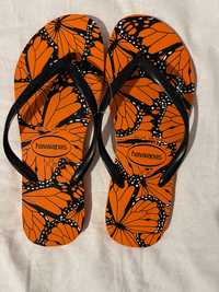 Chinelas havaianas disponível