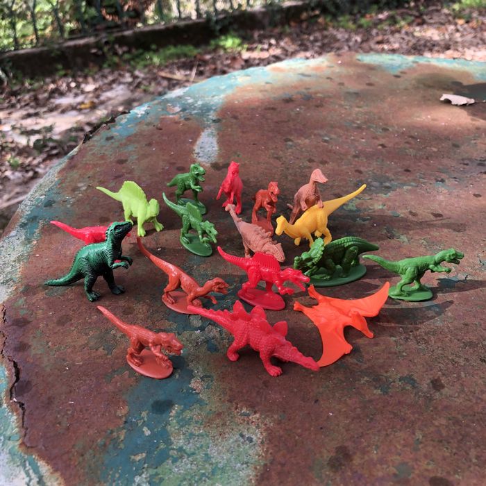 Conjunto de 17 mini dinossauros