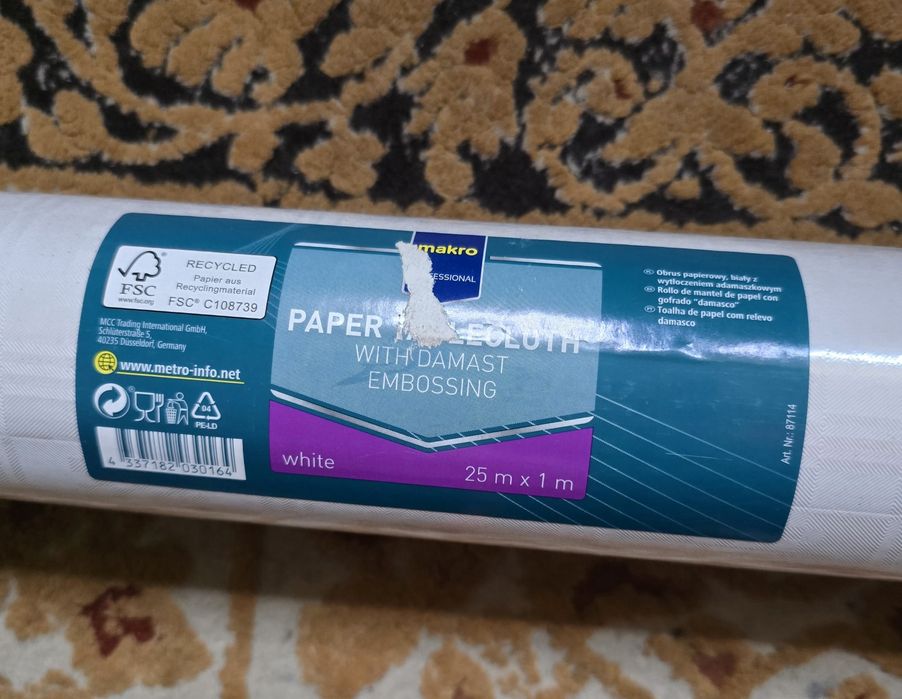 Biały obrus papierowy