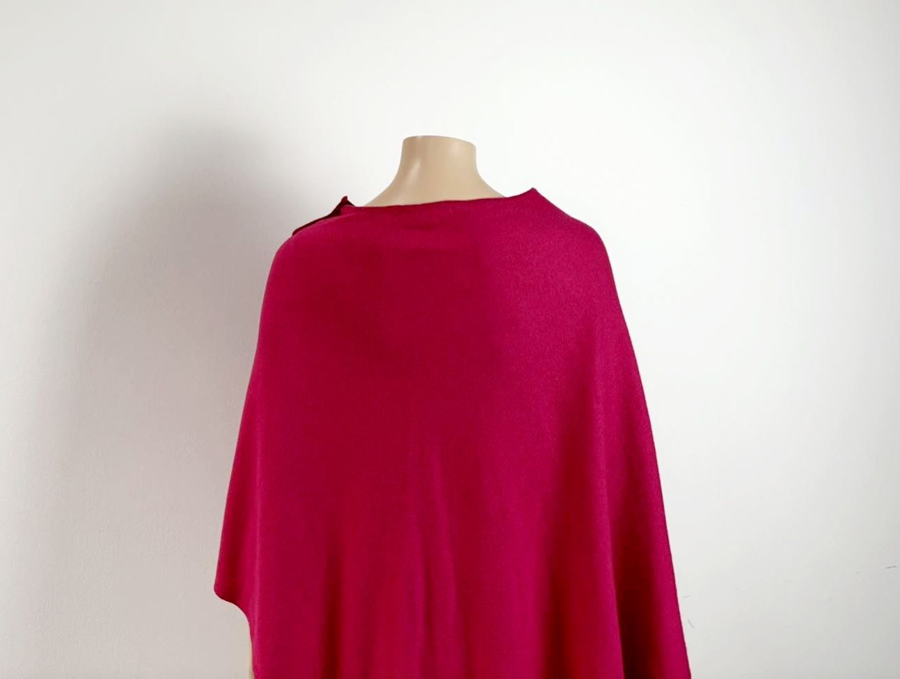 No name ponczo damskie kaszmir merino jedwab
30%Kaszmir 
60%wełna Meri