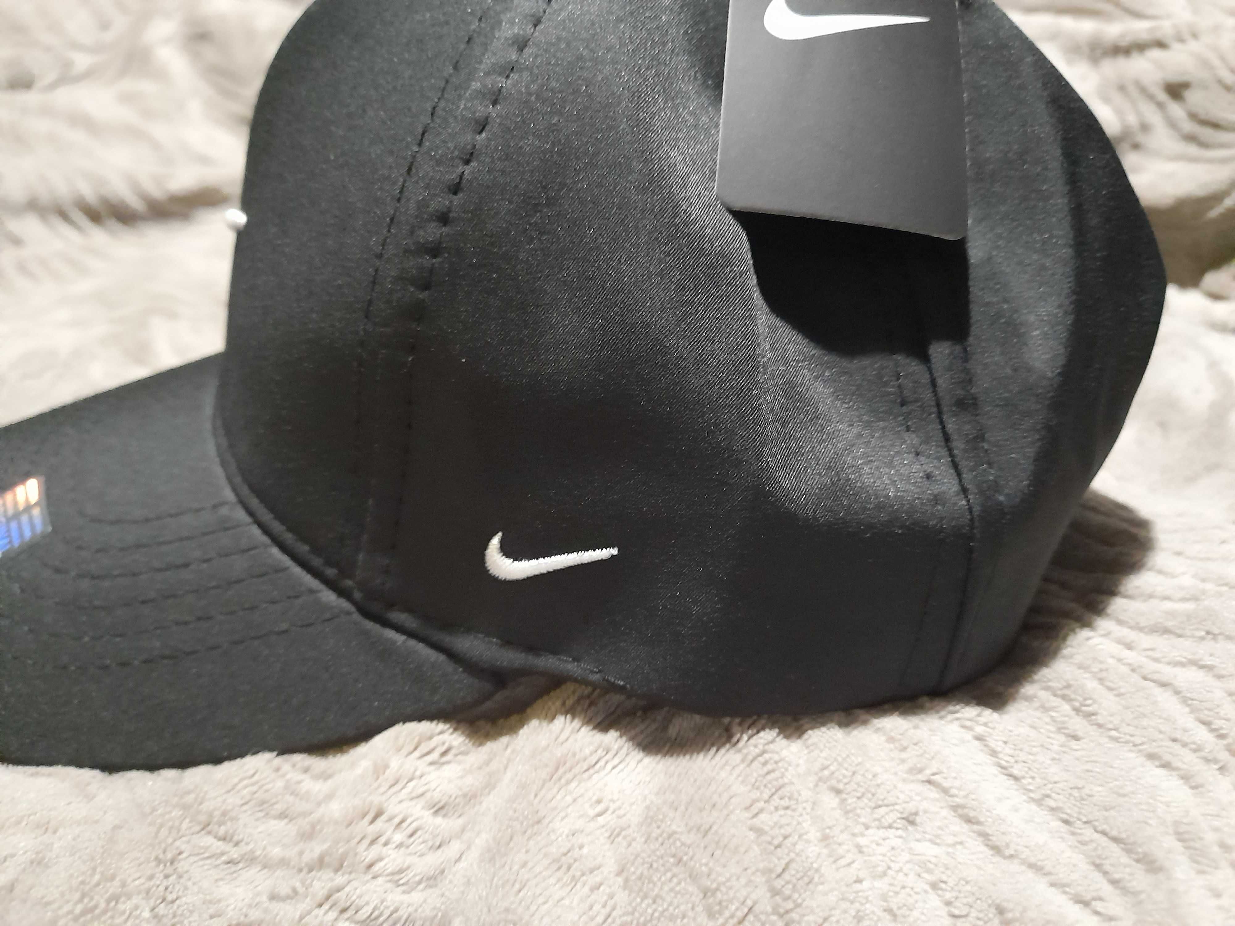 Czapka z daszkiem logowana Nike czarna nowa