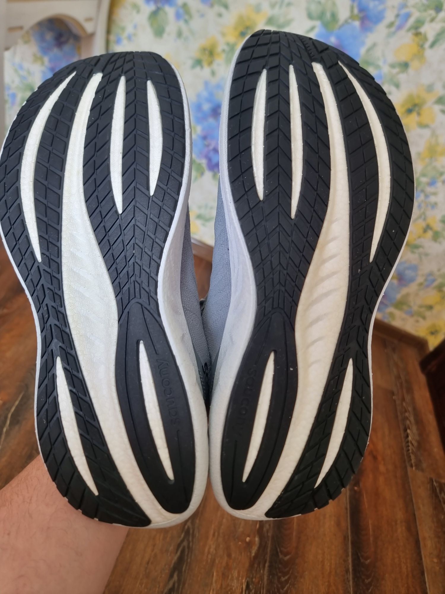 Оригінал 100% чоловічі кросівки saucony triumph 22  eur 46