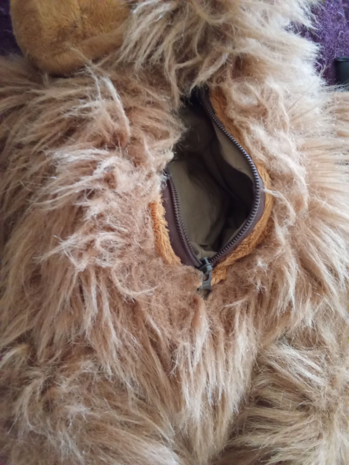 Mochila peluche para adultos/jovens em formato de macaquinho