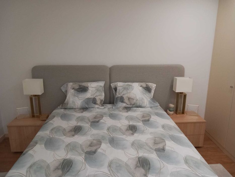 Cama com estrado elevatório