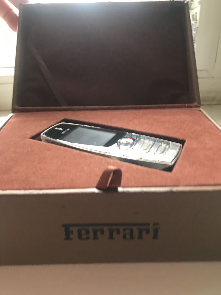 Ferrari Мобильный Телефон на 2 симки пересылаю Украина