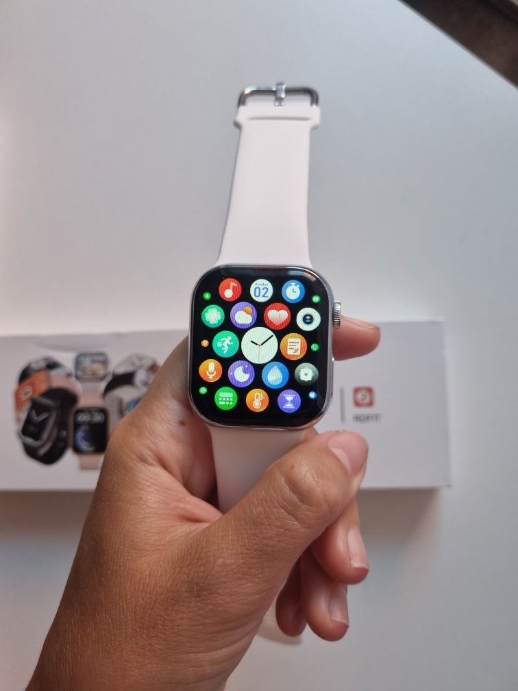 Smartwatch srebrny sportowy