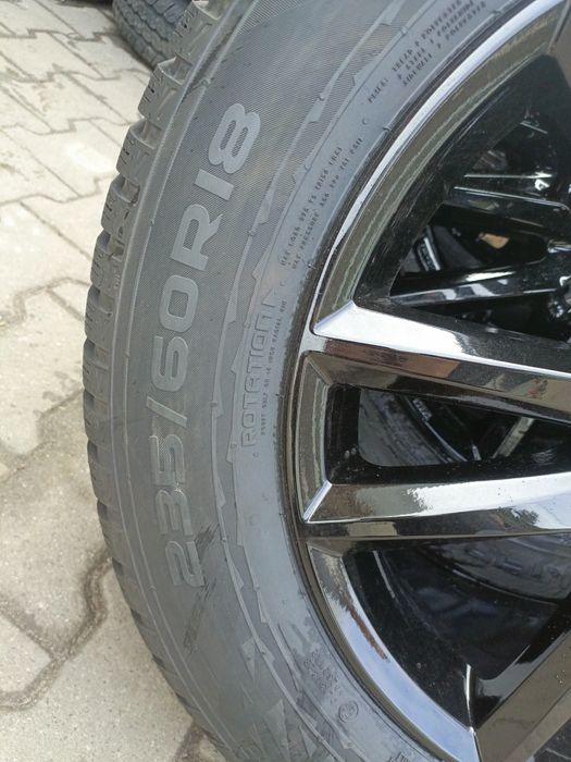 Koła aluminiowe zimowe 235/60/18  Nokian 5x114,3 Honda Toyota lexus