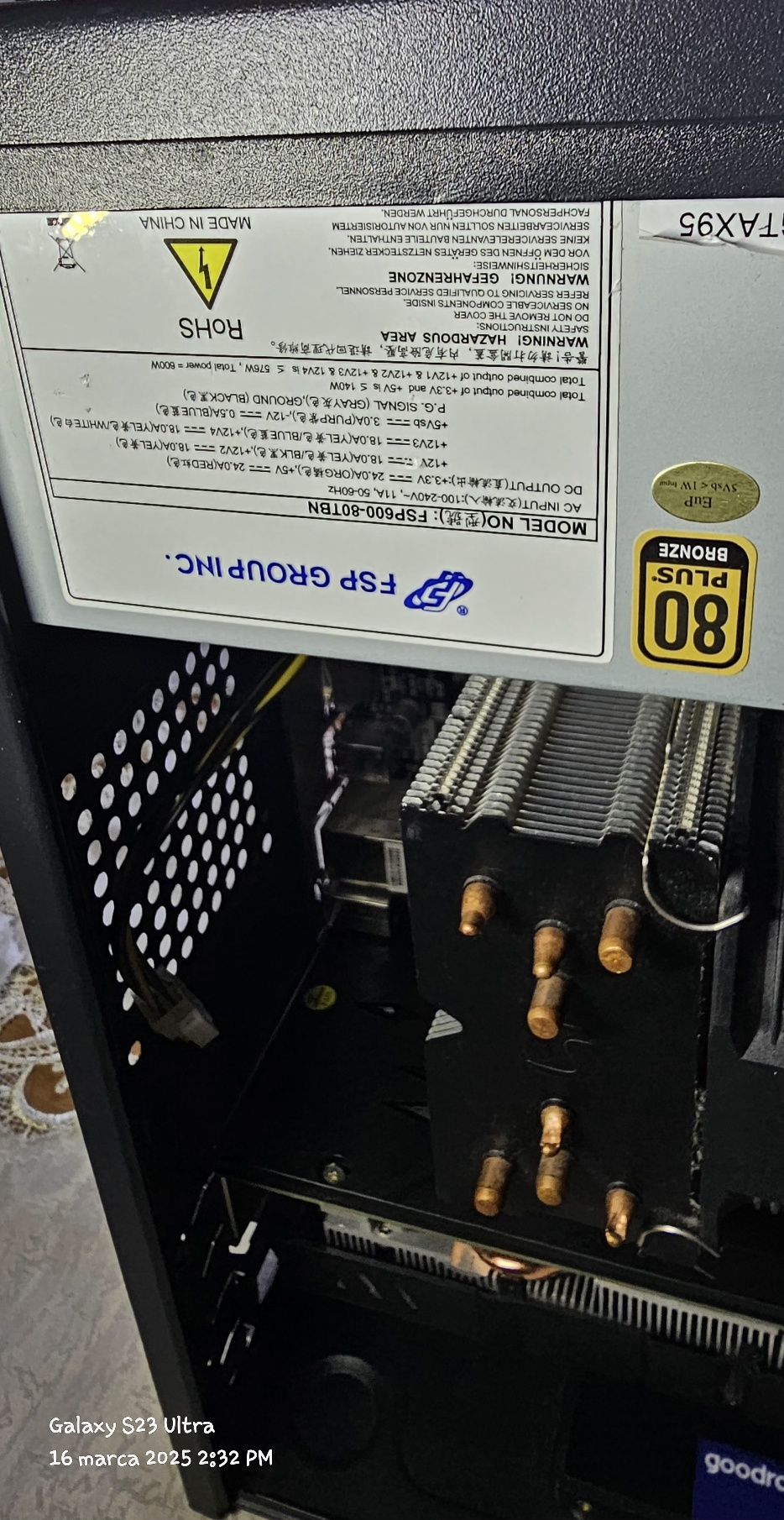 Komputer stacjonarny z monitorem