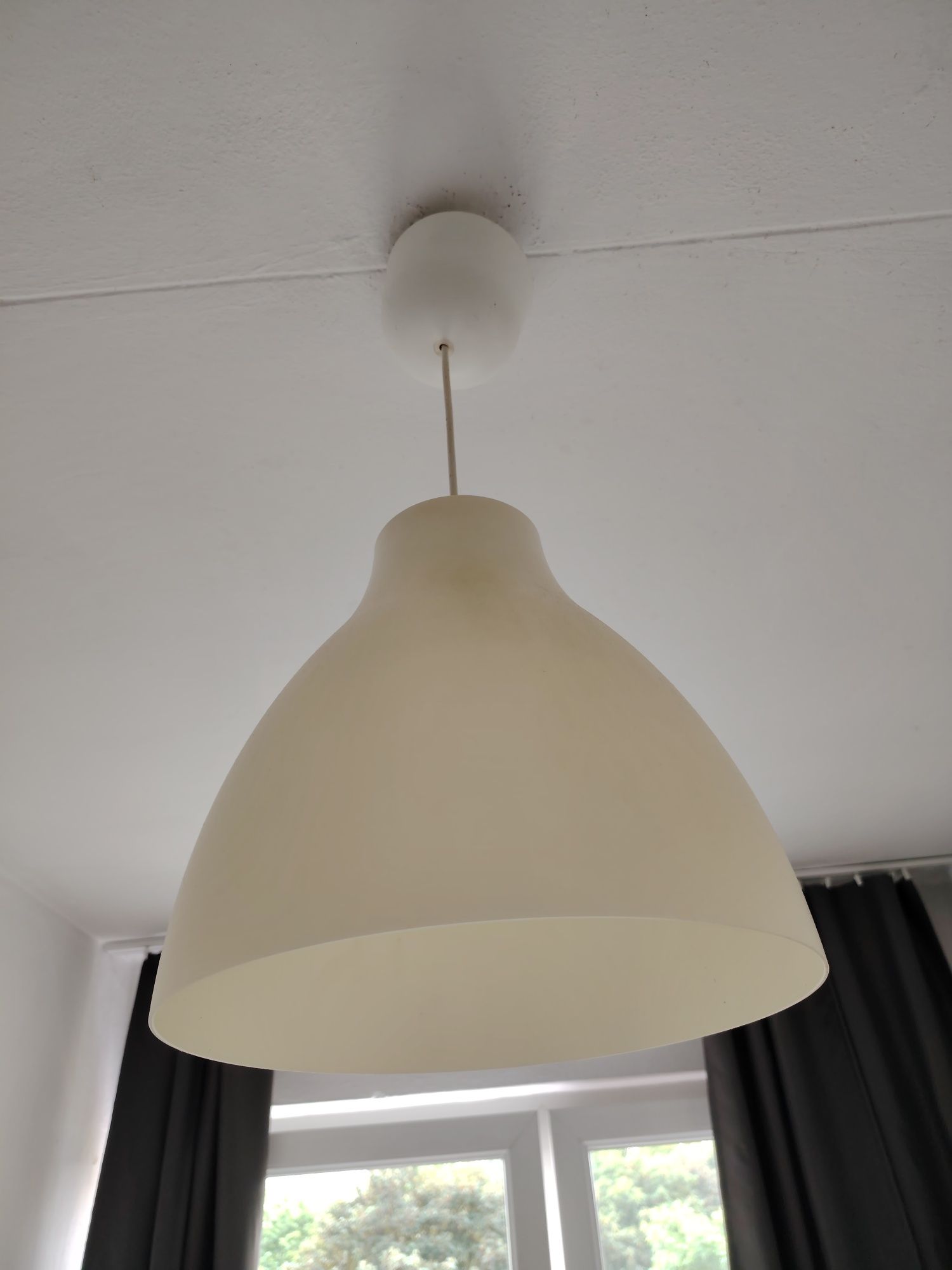 Dwie lampy ikea biała i czarna