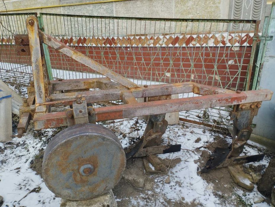Плуг трохкорпусний 3-30 та культиватор до трактора МТЗ чи ЮМЗ