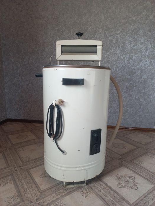 Продається пральна машина СМР -15 Волжанка  ціна 3700 ( договірна)