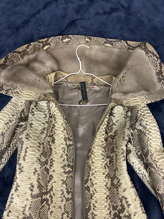 Куртка з натурального пітона