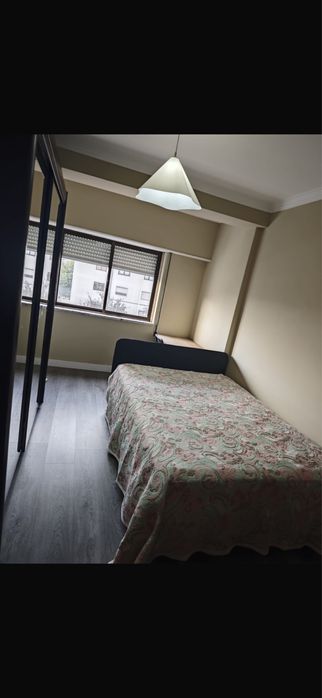 Aluguel de quarto para solteira