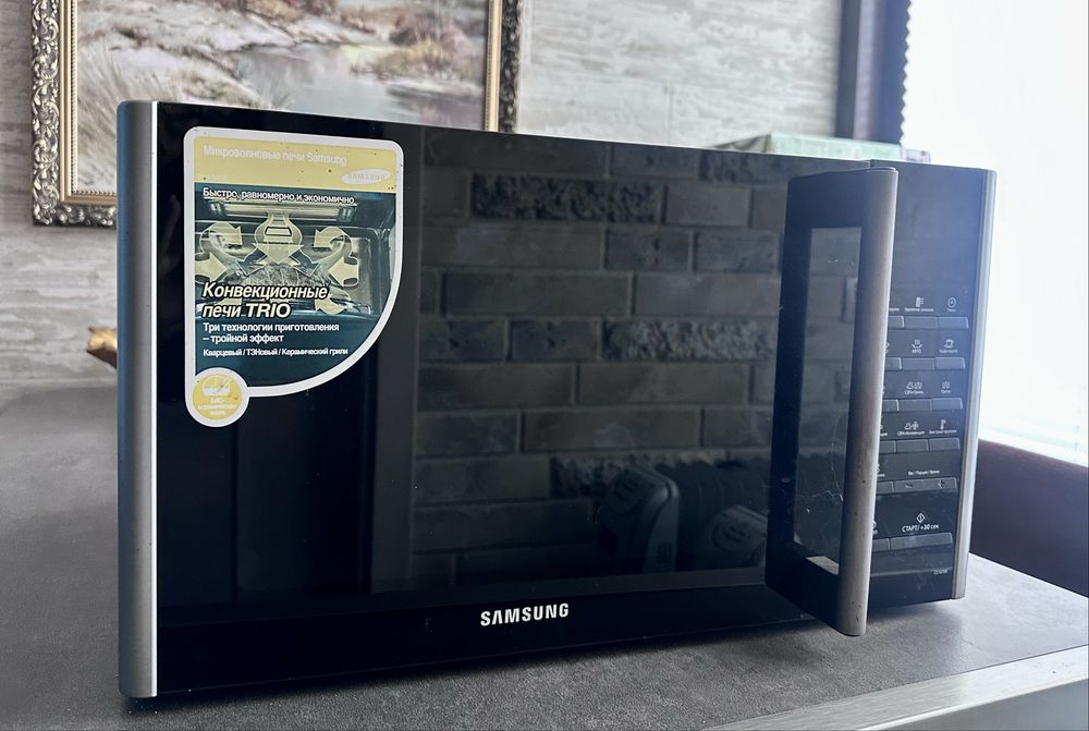 Мікрохвильова піч Samsung CE1070R