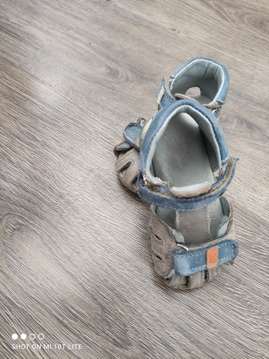 Sandałki chłopięce skórzane 21