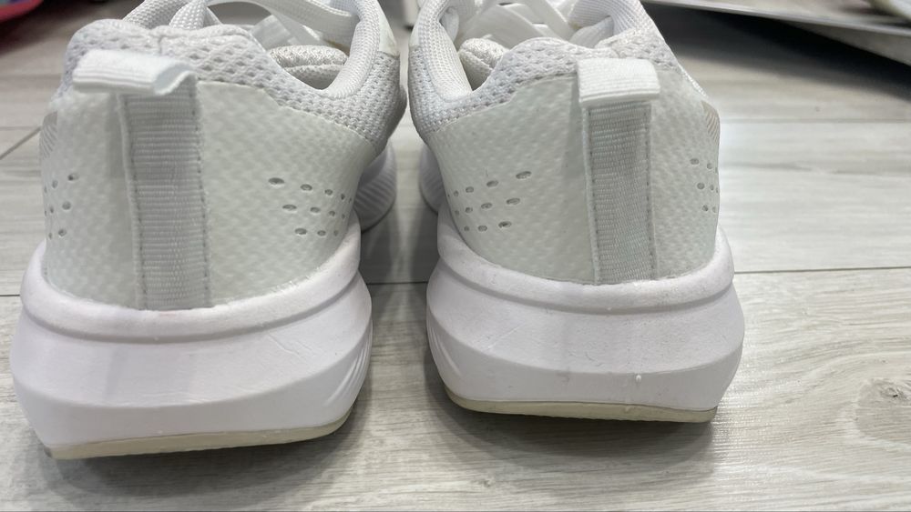 Кросівки білі primark жіночі