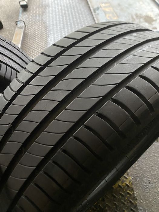 235/45/18 - Michelin Primacy 4