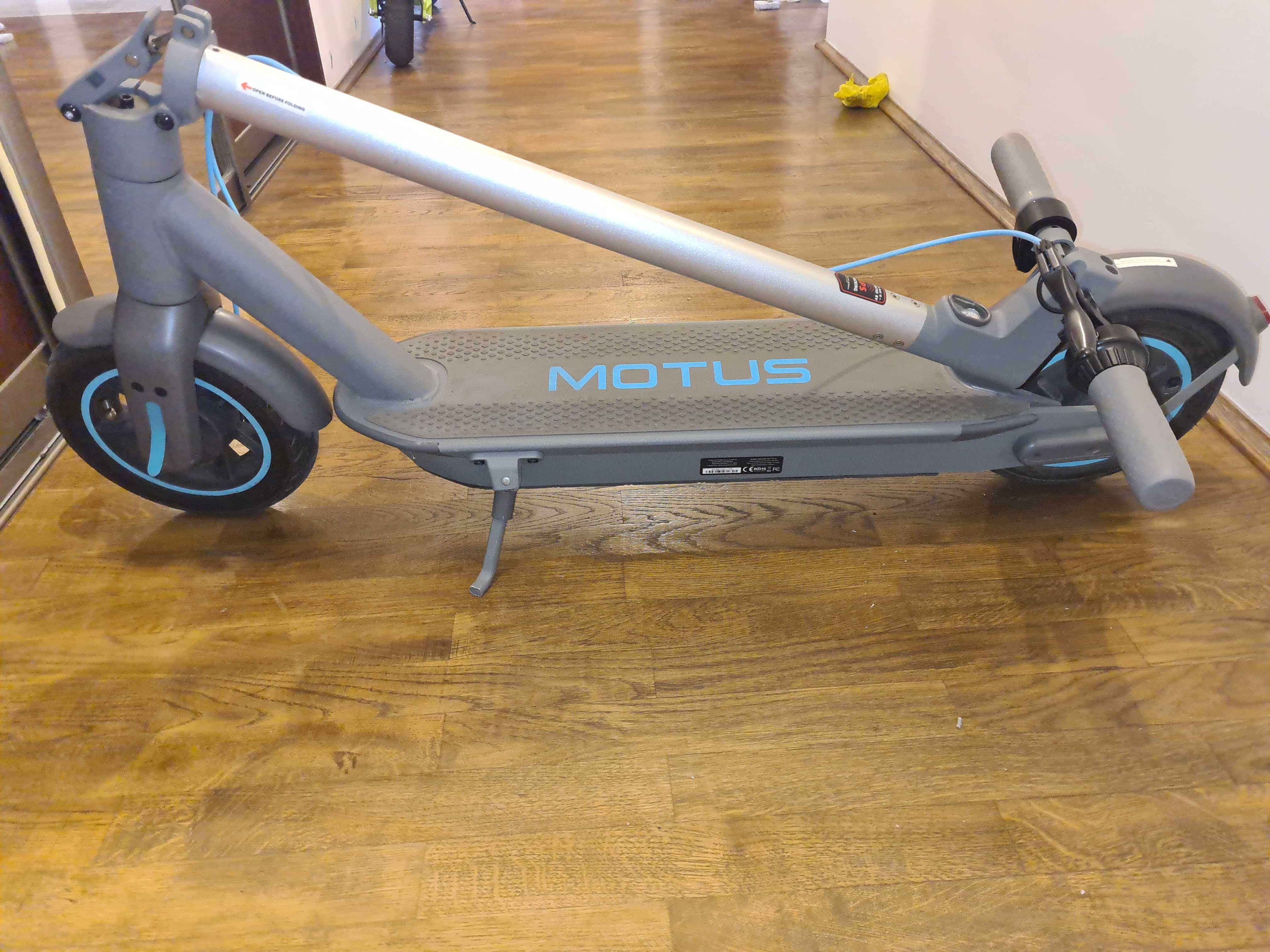 Hulajnoga elektryczna Motus Scooty 10 2022