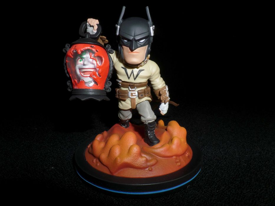 Фігурка/статуетка Бетмен і Джокер, Q-Fig Batman: Last Knight on Earth