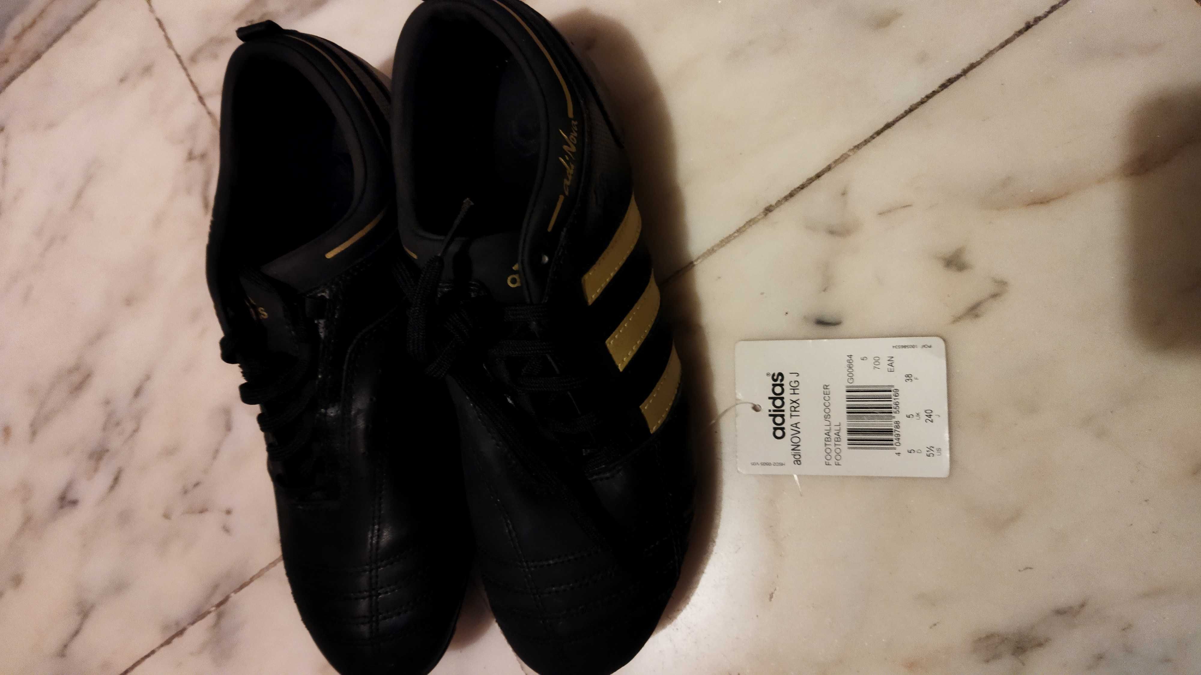 Ténis Adidas Futebol (tamanho 38), caixa original