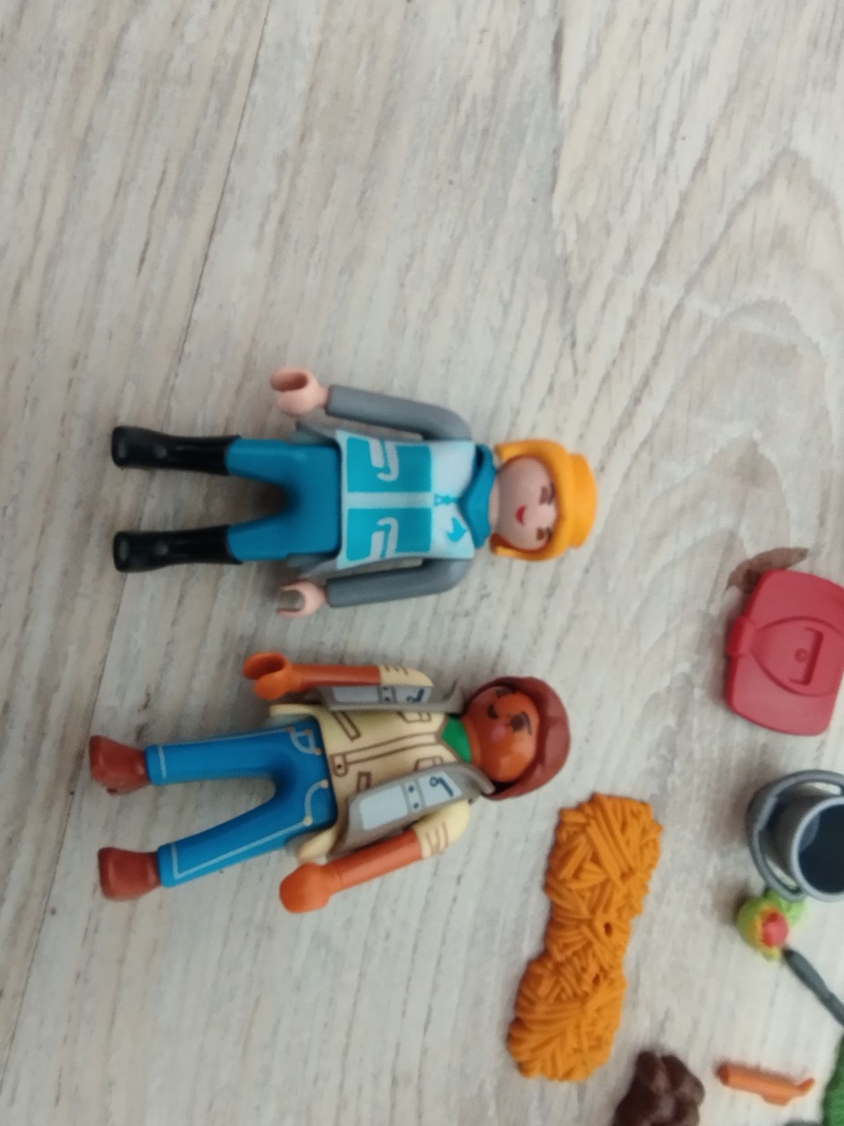 Playmobil Mix konie, 2 figurki, stajnia