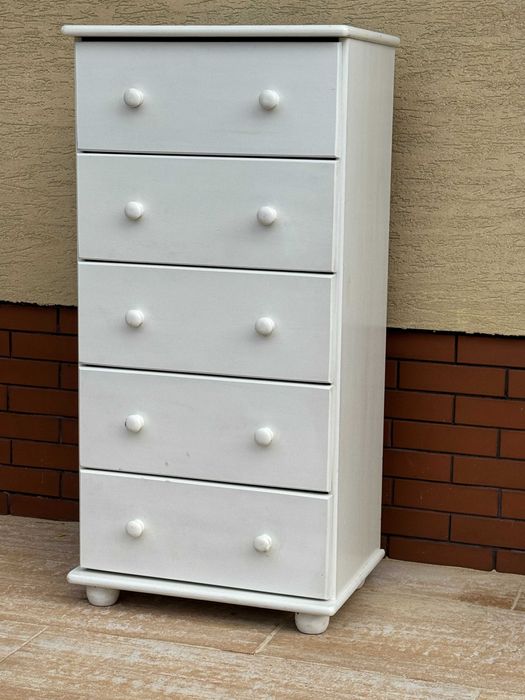 Komoda biała szufladami pojemna długa nowoczesna prosta szafka witrna