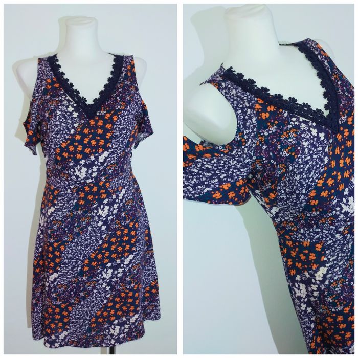 Sukienka rozkloszowana kwiatki granatowa biała gołe ramiona 36 S