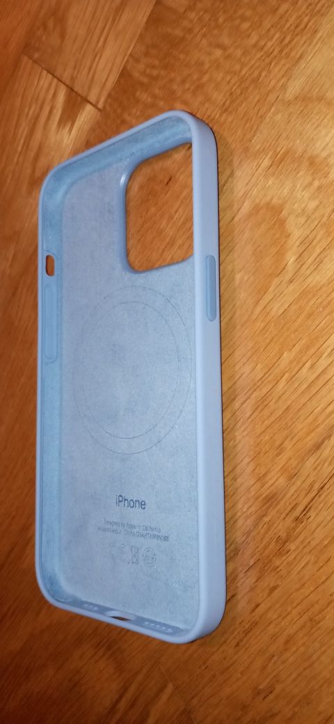 Чохол Silicone Case для iPhone з технологією MagSafe.