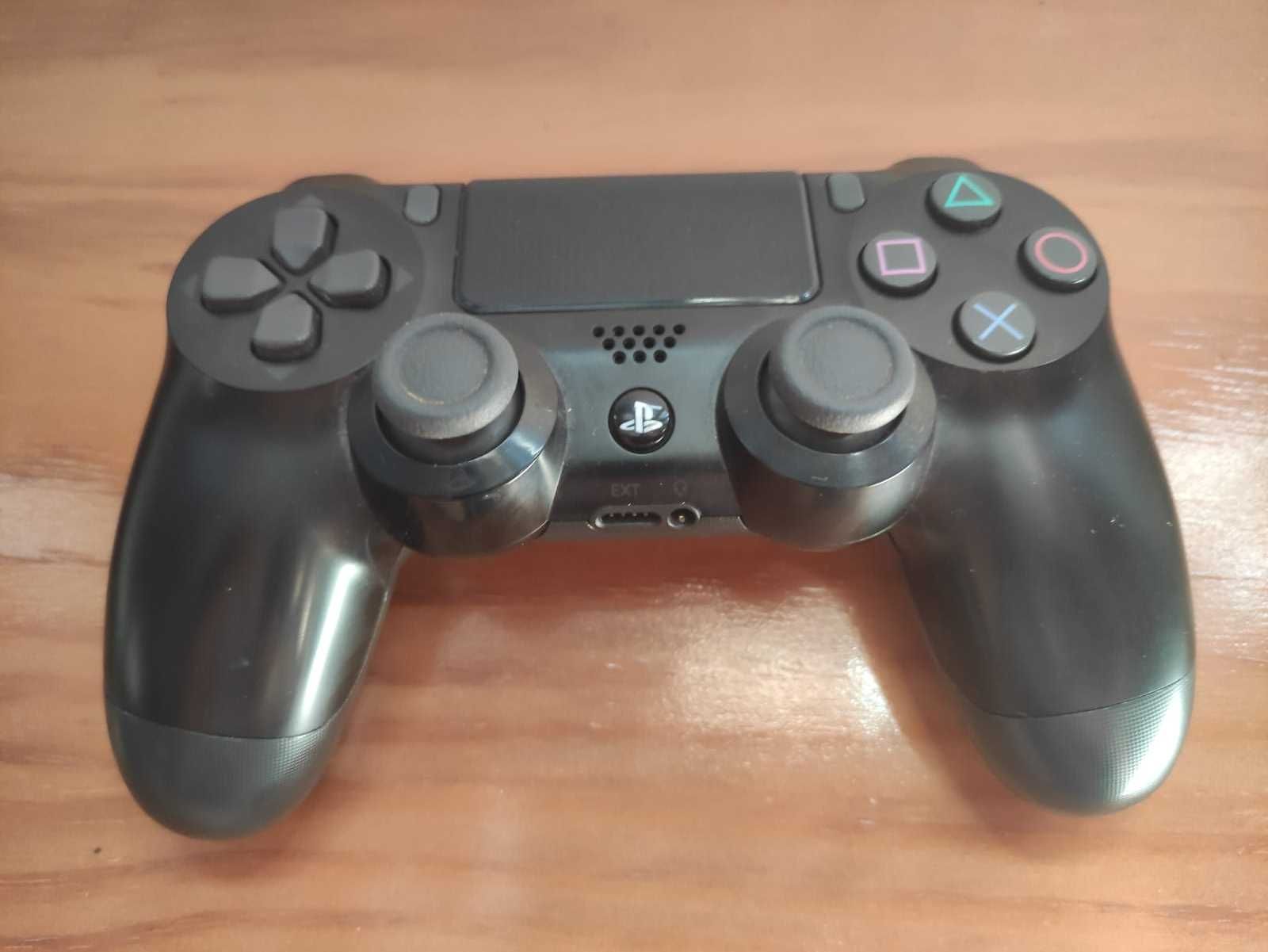 Comando Ps4 em boas condições.