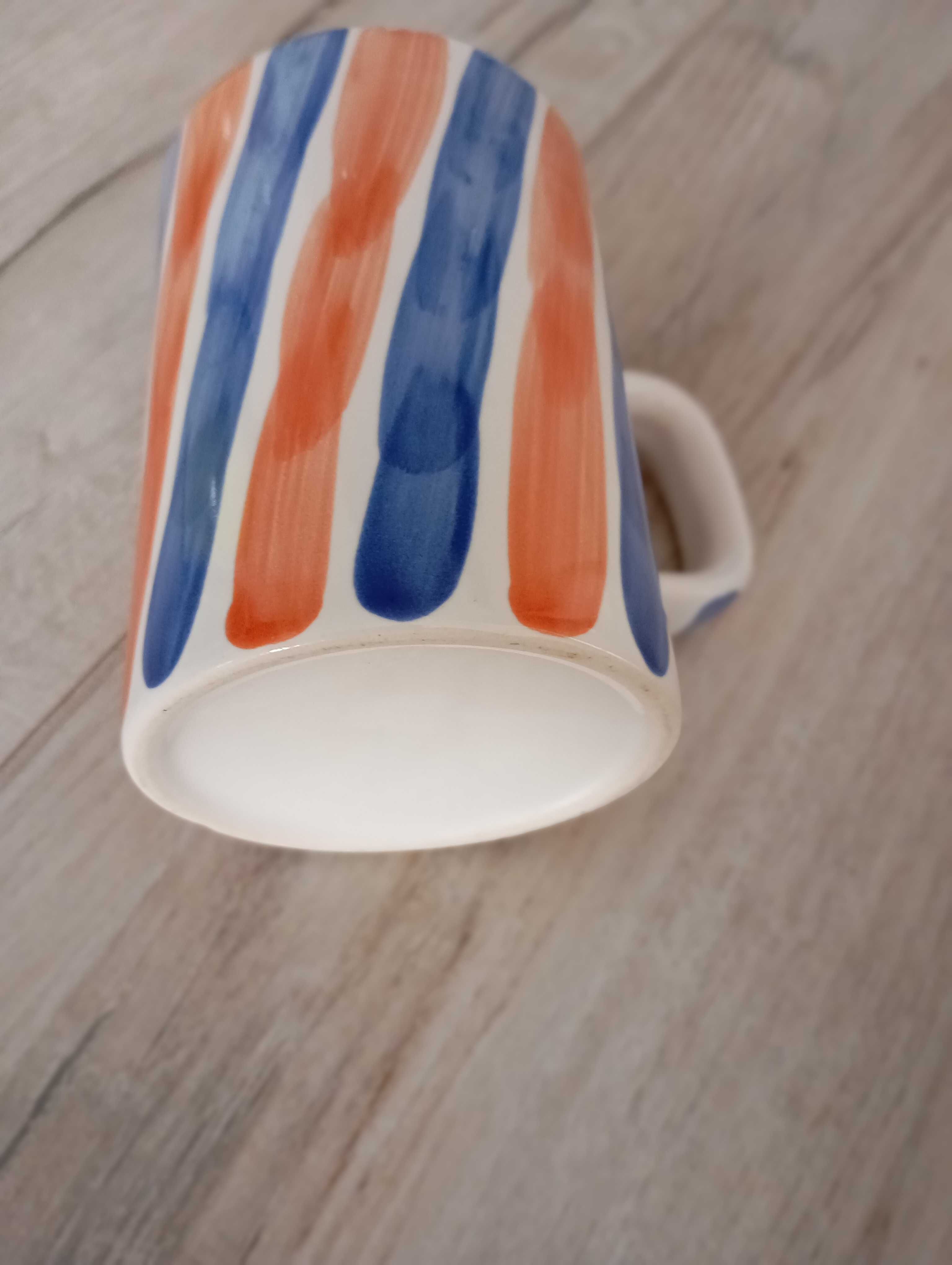Kubek z kamionki o pojemności 0,25 l.