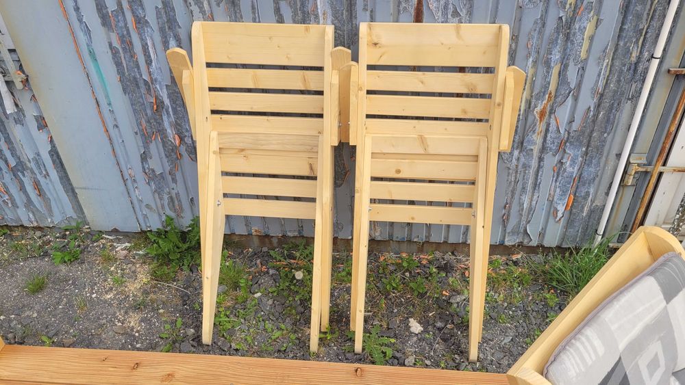 Komplet ogrodowy stół i krzesła składane.