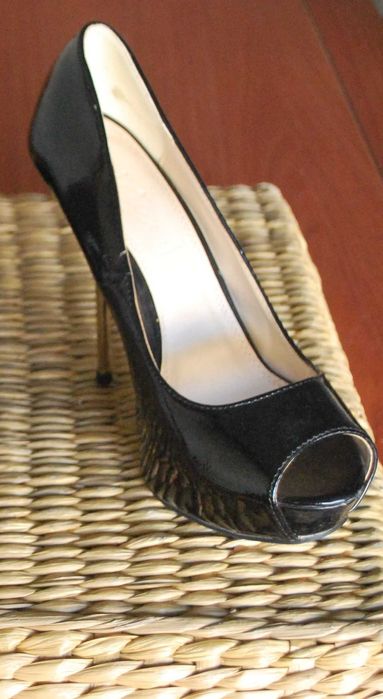 Sapatos Verniz Elegantes e Novos Marca Ideal Shoes Tamanho 40