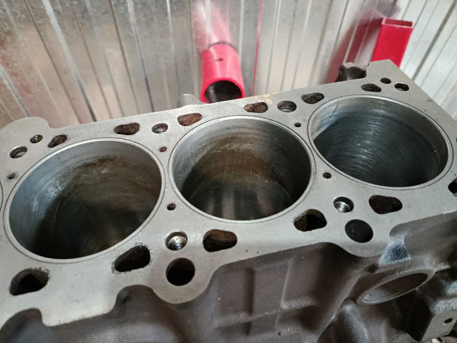 Blok żeliwny BMW M50B25 nominał oringowany turbo napinacz drift M50