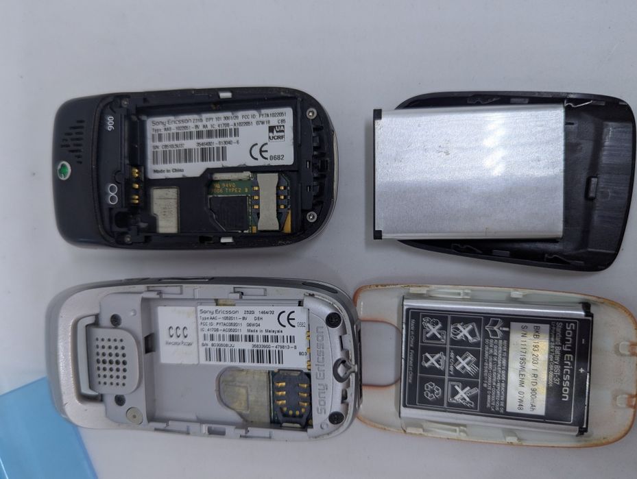 Продам мобільний Sony Z320i/Z310i.