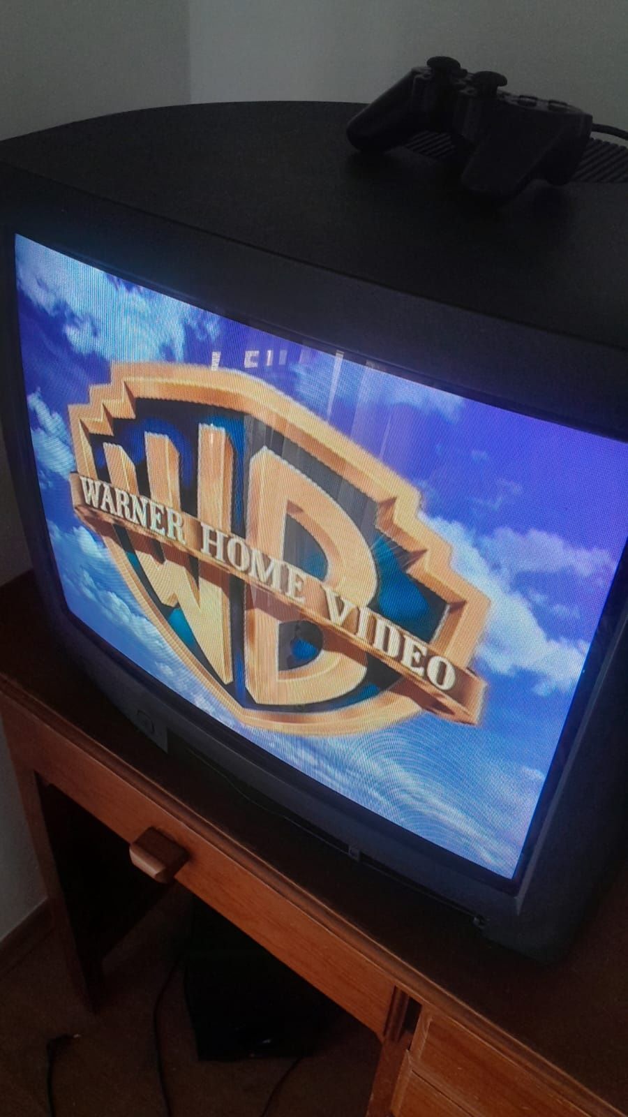 Televisão CRT antiga