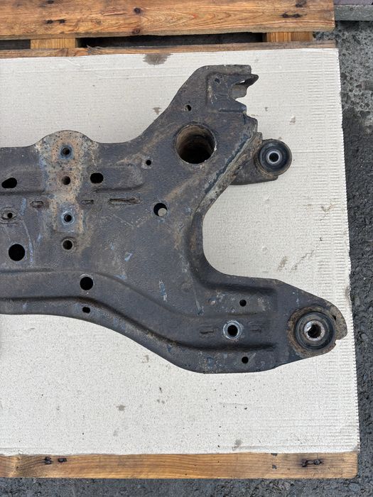 Передня балка Mitsubishi Grandis 2004-2011 роки