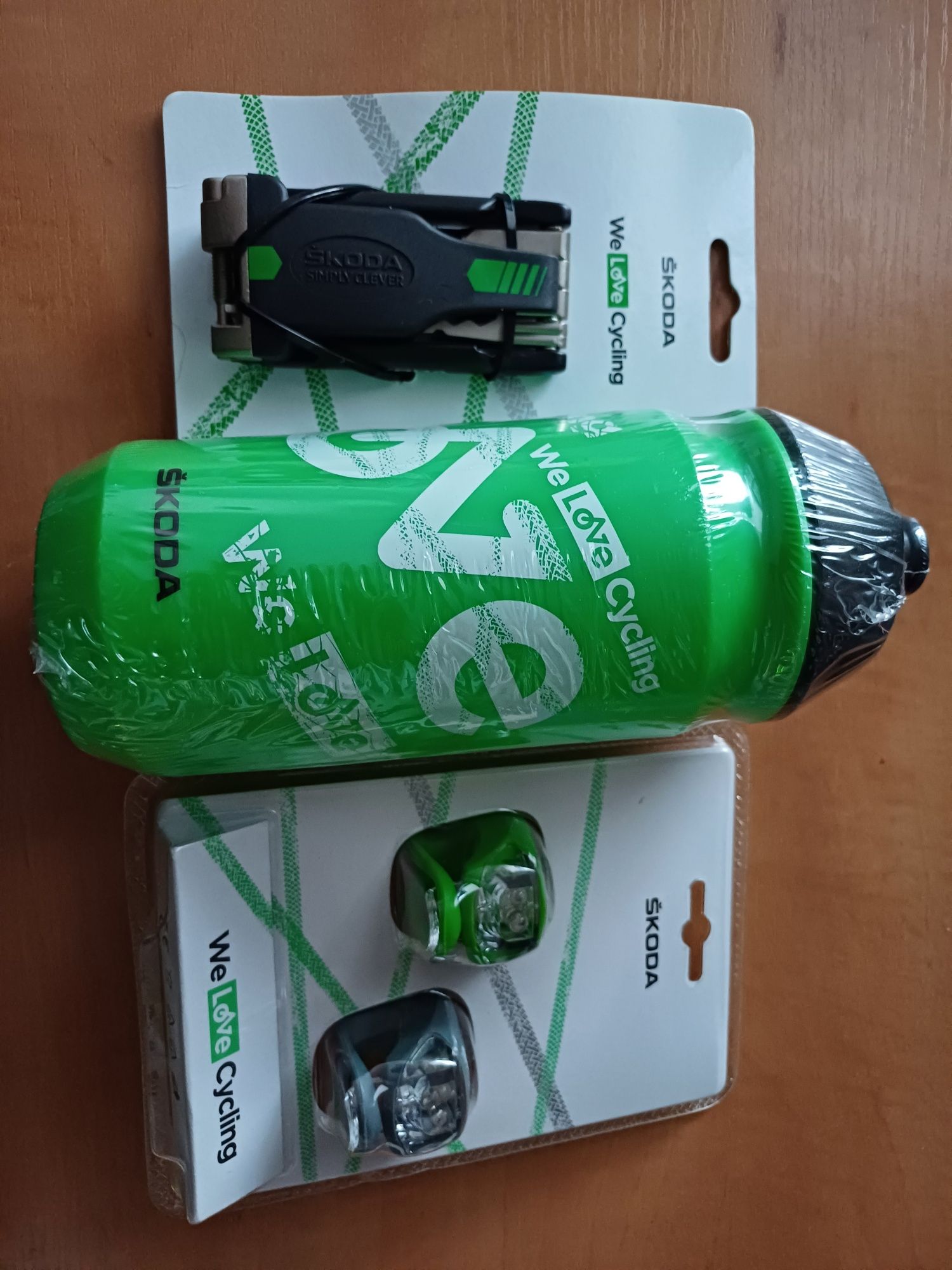 Oryginalne akcesoria rowerowe Skoda - bidon 0,5l, narzędzia, lampki