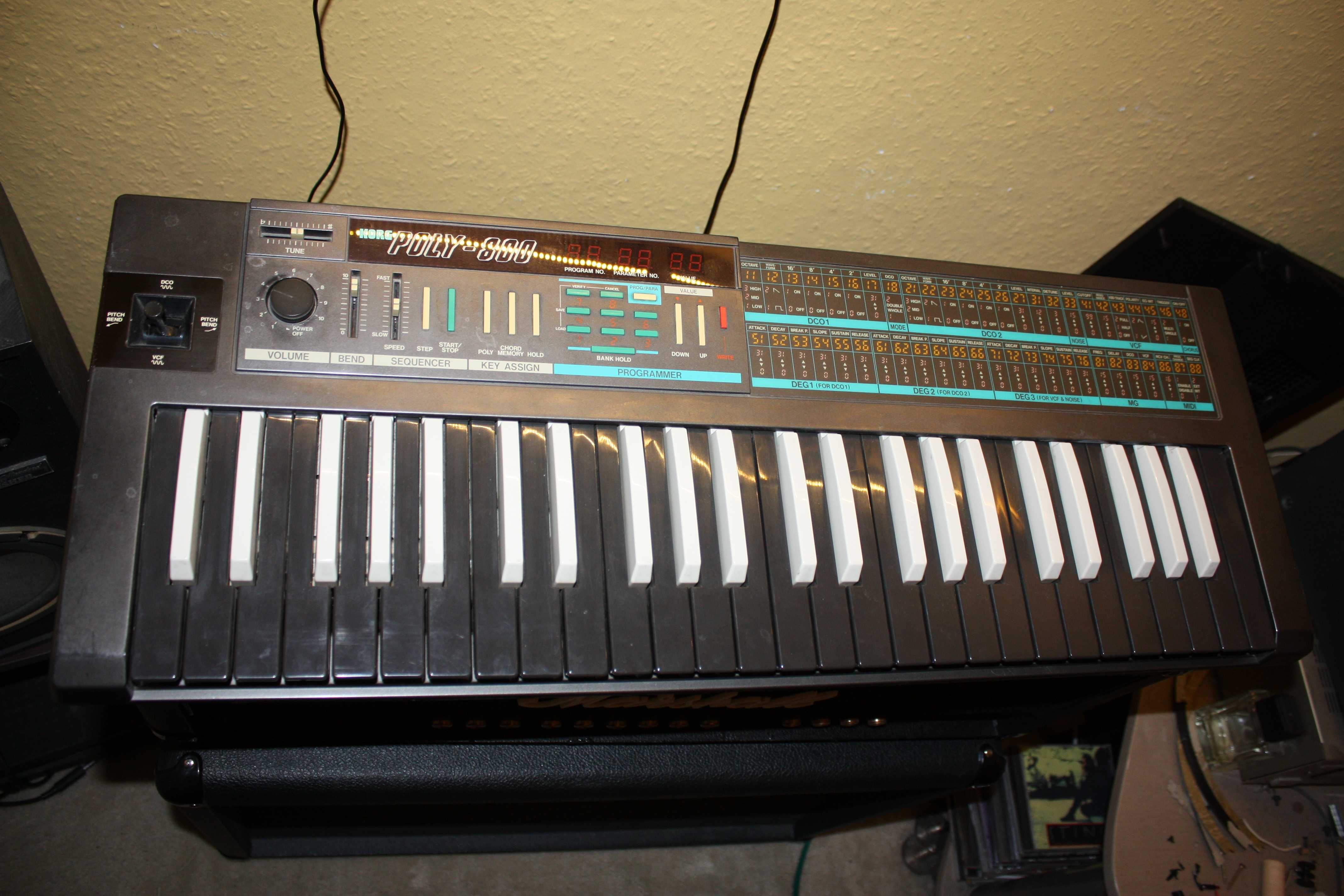 Korg Poly 800 syntezator vintage 1985 Japan reverse keys