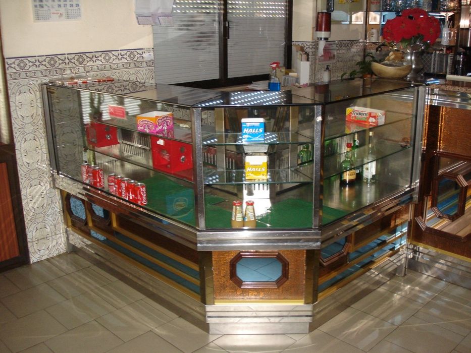 Balcão de estabelecimento comercial (café)