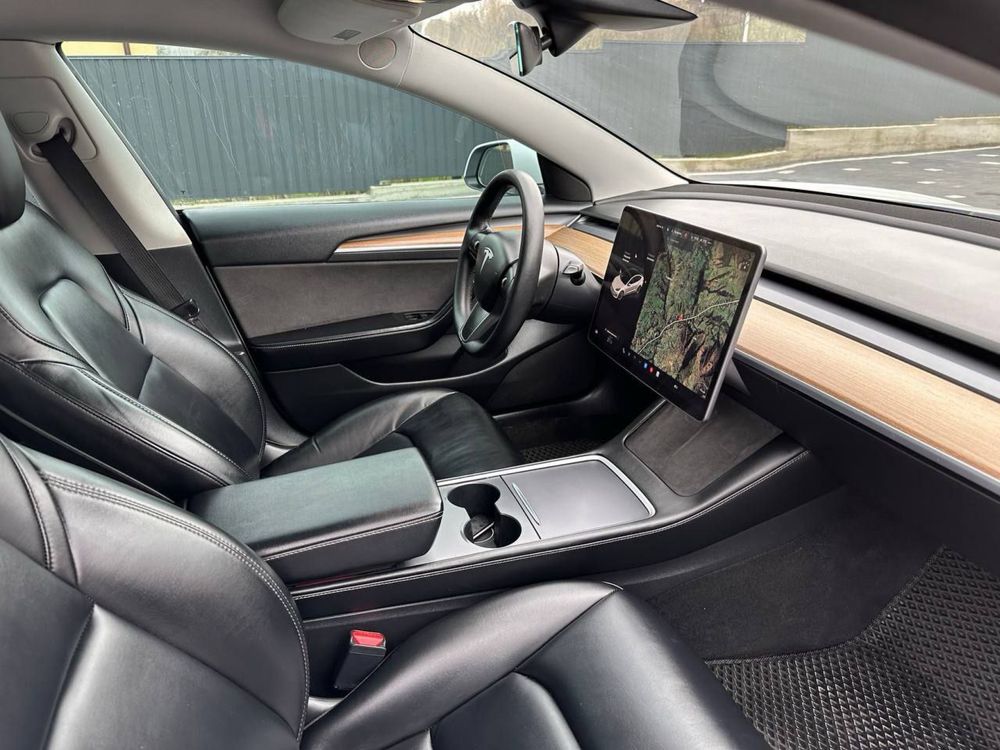 Tesla model 3 (2021)