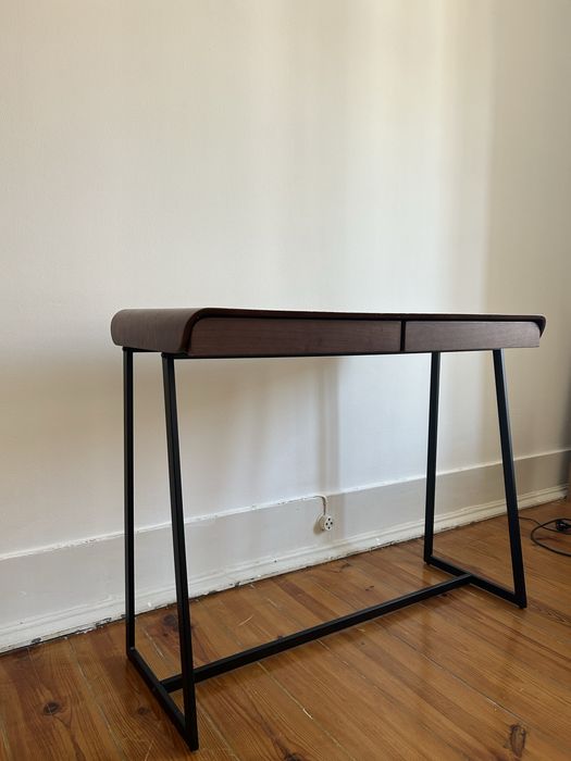 Consola design estilo vintage em madeira e metal  da marca AM/PM